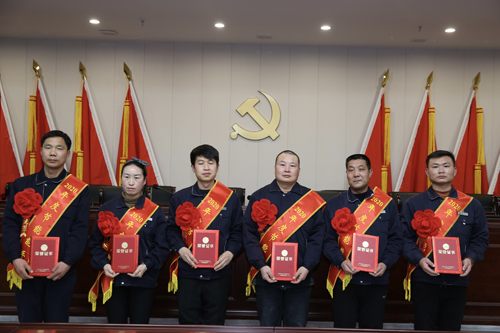 0204 節(jié)能能手從左至右依次為 石亞杰、沈小慶、楊興忠、于俊國(guó)、權(quán)振利、吳偉偉.jpg