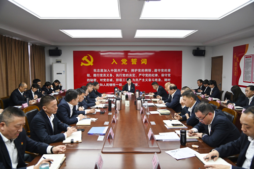 打好“收官戰(zhàn)” 謀好“開局篇”！洛陽公交集團召開11月董事長月調(diào)度會02.JPG